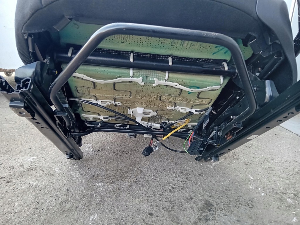 Сиденье водителя левый перед с подогревом mini cooper s Недорого