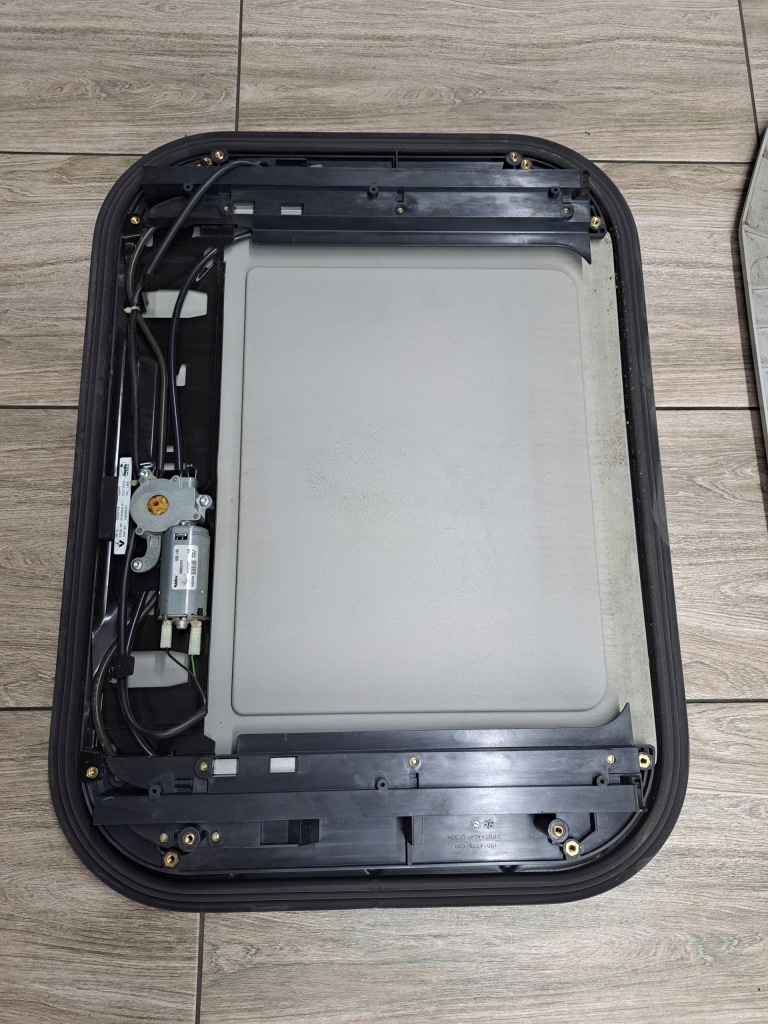 фото №3, Люк електричний renault gama t kompletny