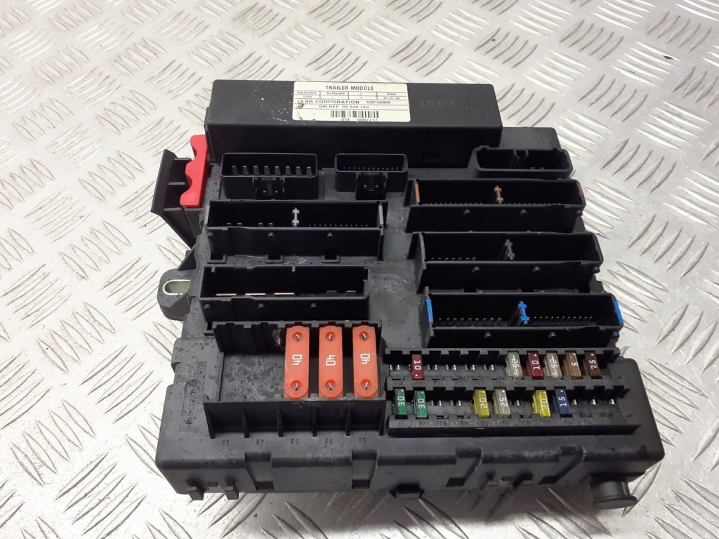 Купить Коробка предохранителей opel signum 1.8 13112914