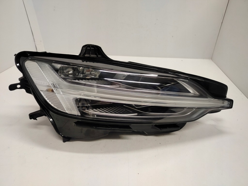 Volvo v60 s60 3 рестайлинг  mid led фара правый  левая с Разборки
