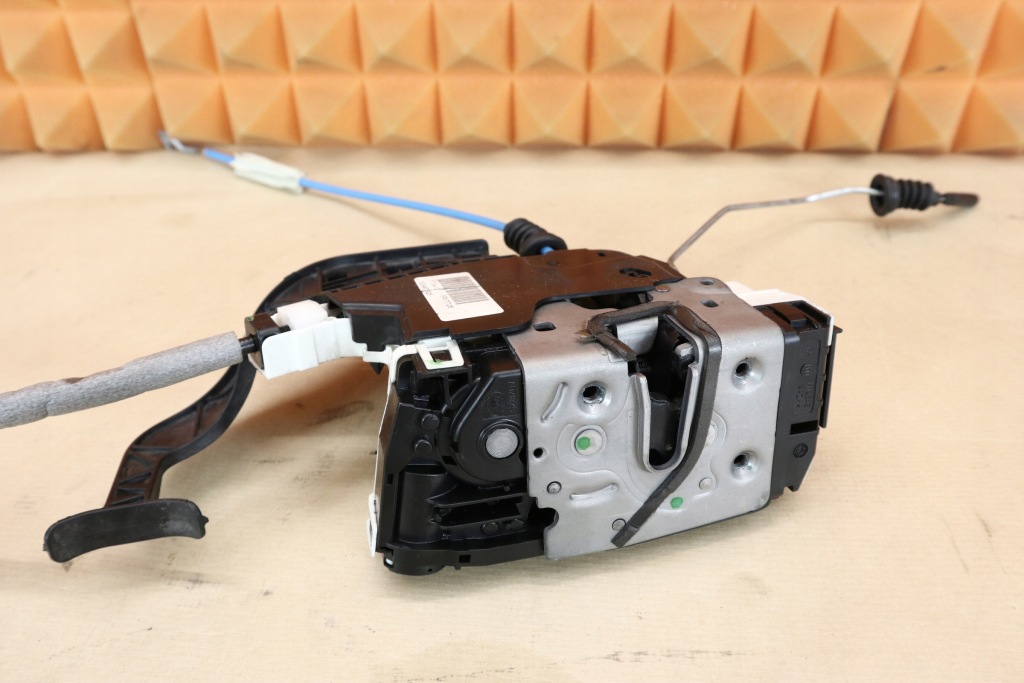 фото №1, Mercedes w246 замок дверь правый перед передний 1667200635