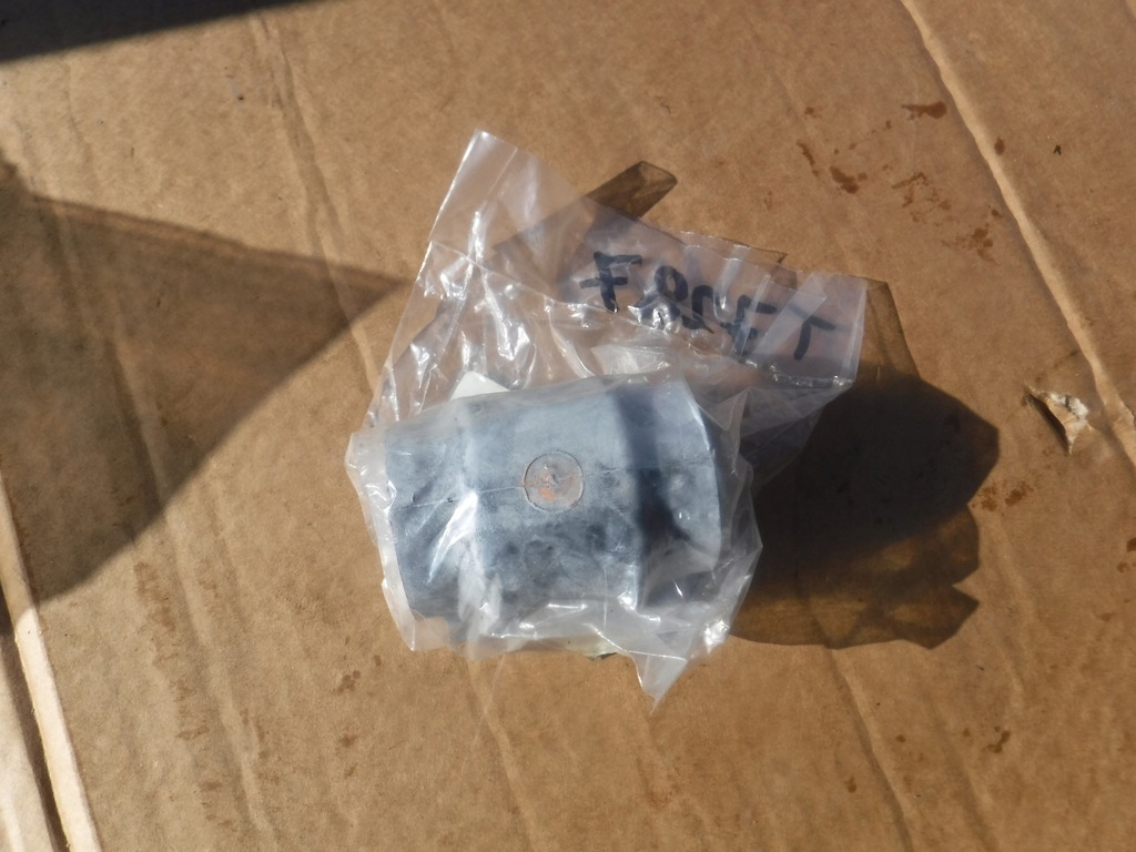 фото №1, Втулки стабилизатора land rover discovery iv lr018346