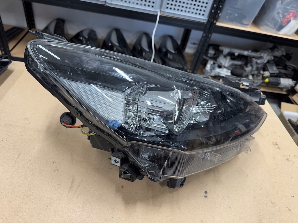 фото №3, Mazda 2 ii lift d43n-51030 лампа передняя правая full led оригинал idealna