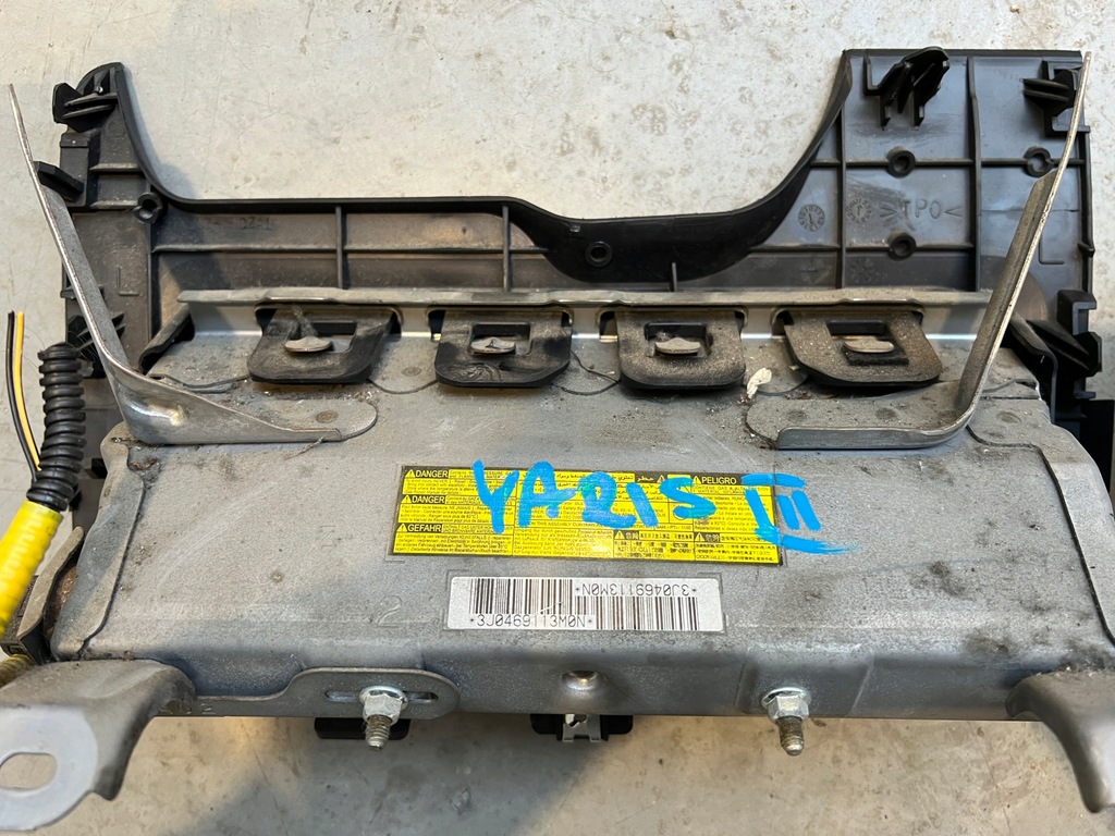 фото №13, Приборная панель консоль подушка безопасности ремни toyota yaris iii