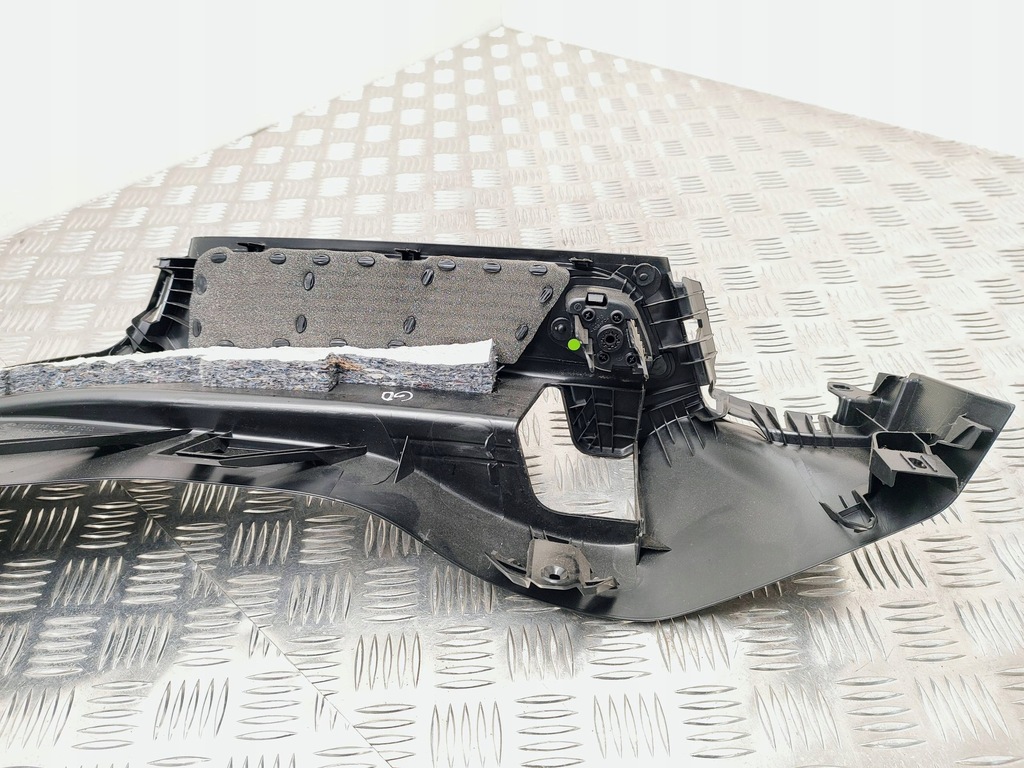 фото №7, Bmw 2 f46 2016 правая сторона кронштейн полка багажника