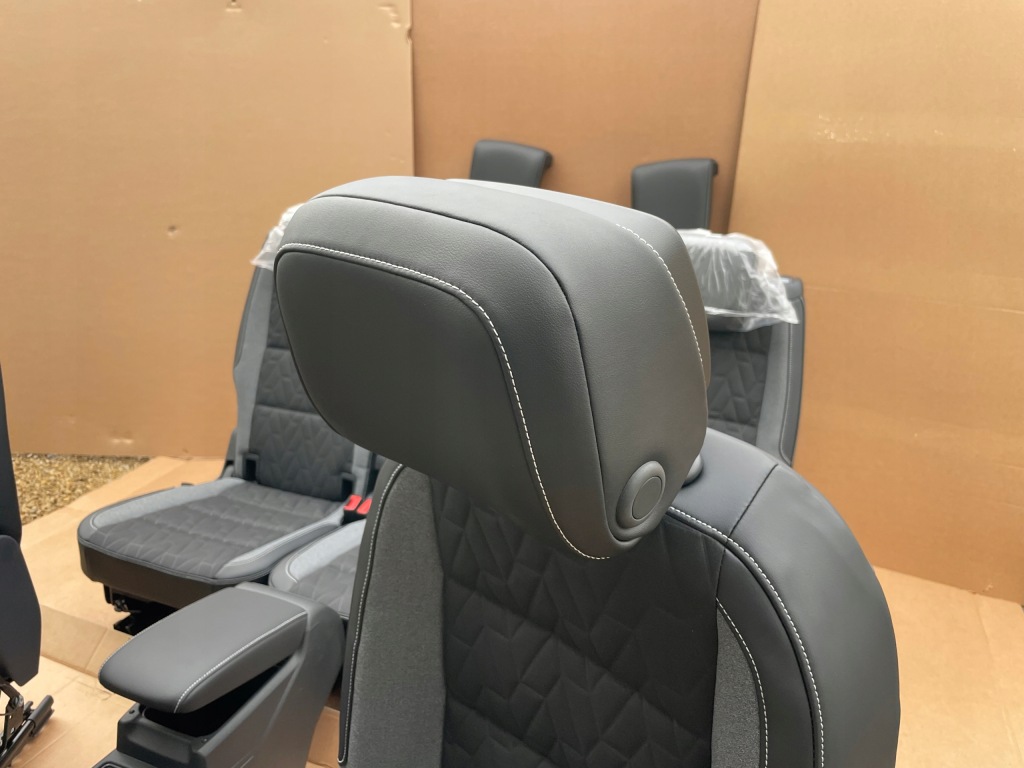 фото №8, Сиденья заднее сиденье vw touran 2015- кожа+ материал 7 человек nowe комплект