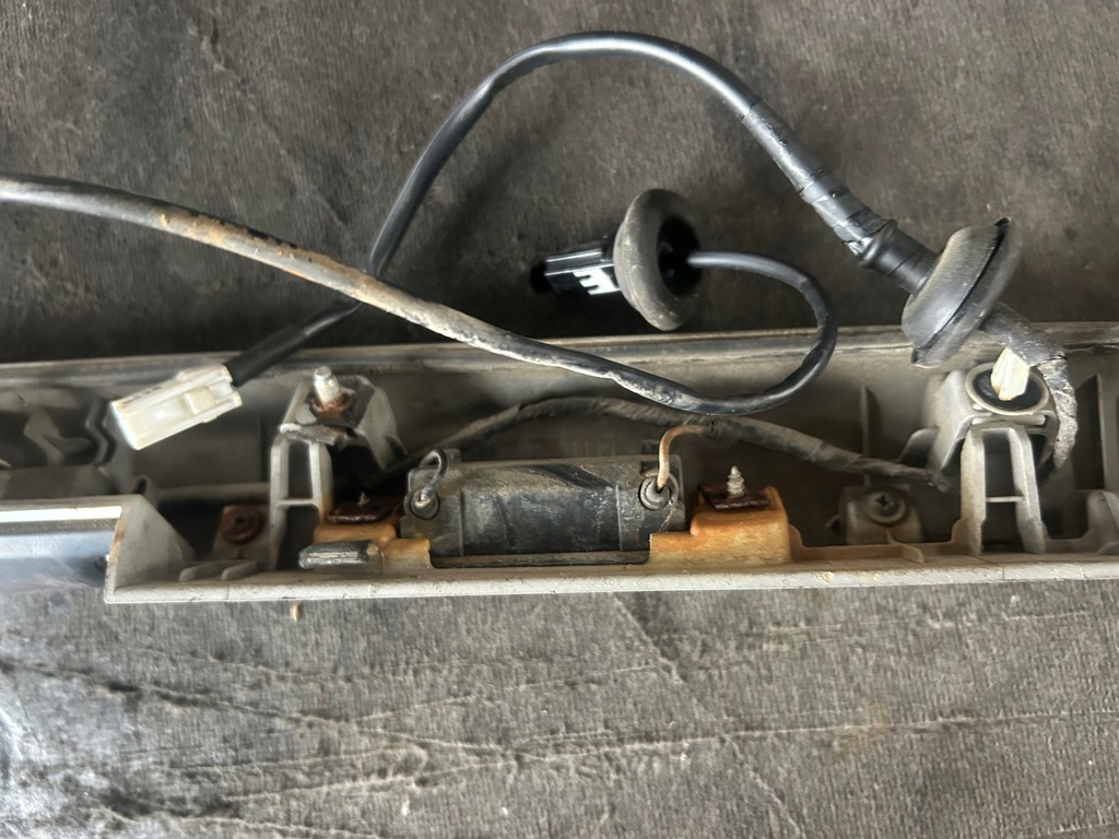 фото №10, Kia ceed i kombi накладка кнопка крышка багажника задняя багажника 9s