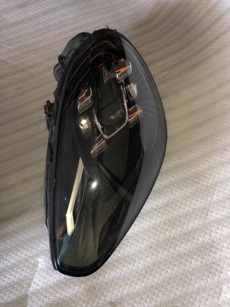 Porsche cayenne 2 рестайлінг  фара full led matrix європа Доставка