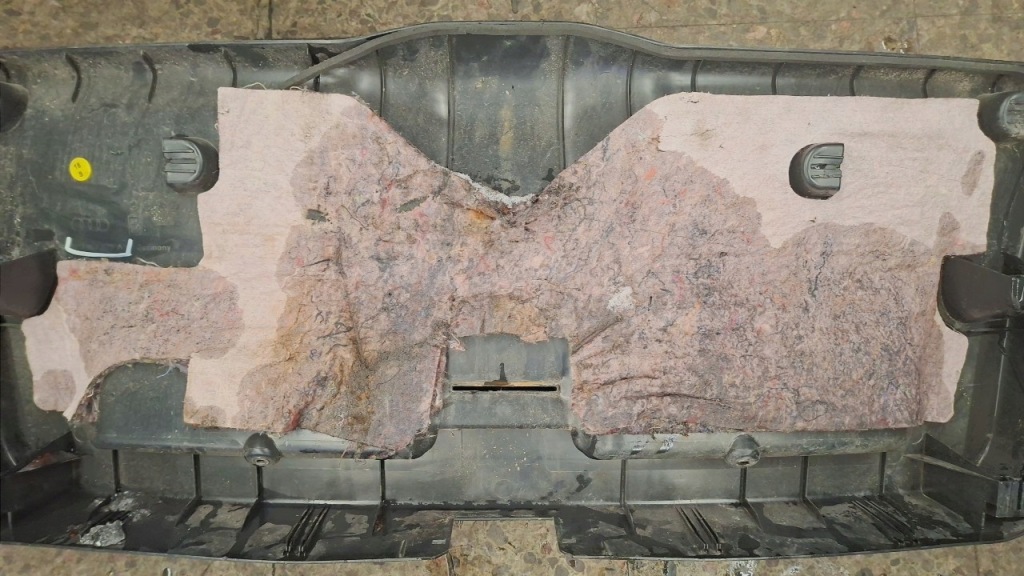 фото №7, 8p3867979a оббивка кришки задня audi a3 8p