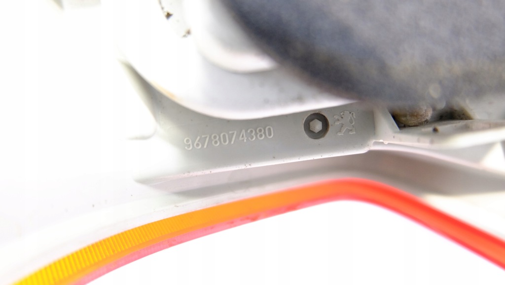 фото №13, Peugeot 2008 i лампа правый задняя 9678074380