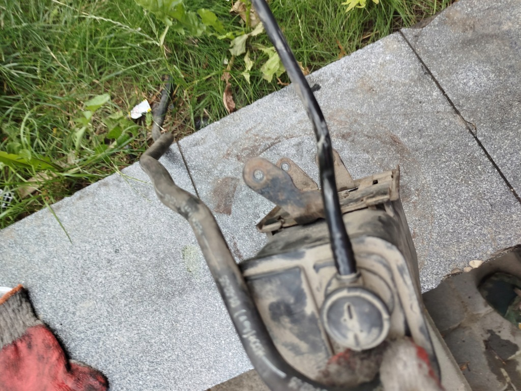 фото №10, Корпус фільтра вугільний vw golf 5 v seat leon 2 ii 1k0201801c