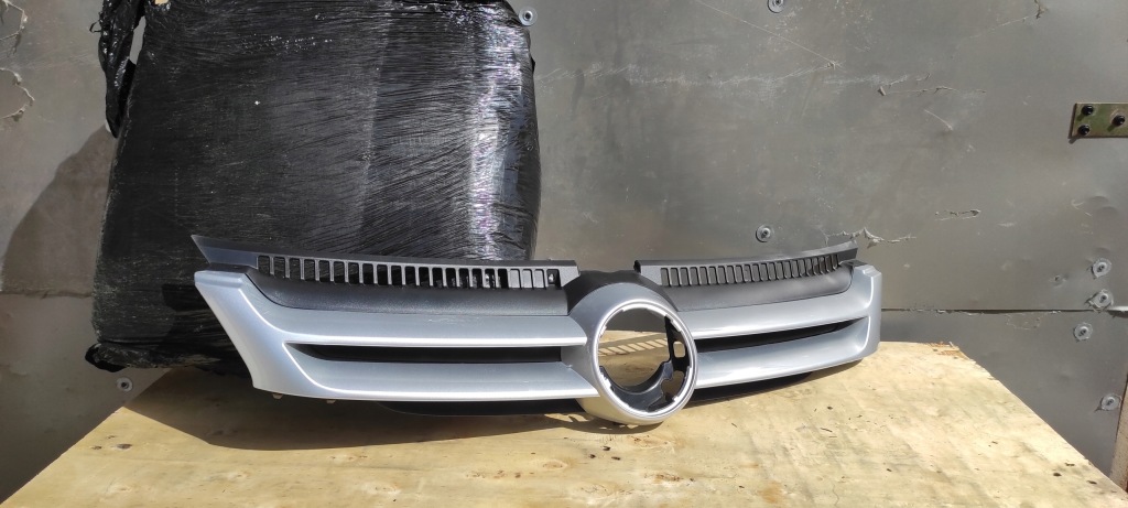 фото №1, Решётка радиатора решётка радиатора vw volkswagen golf 5 v plus 5m 01.2005 - 01.2009 kol. lr7l