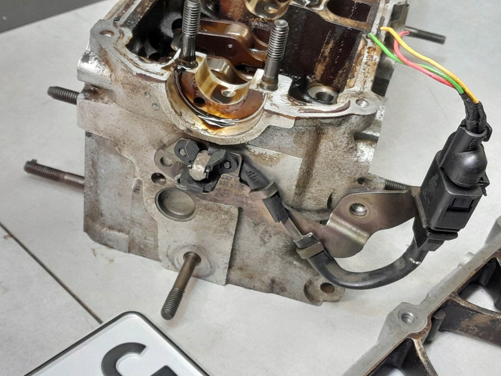 фото №10, Головка цилиндров вал audi a3 1.6 06b103373t