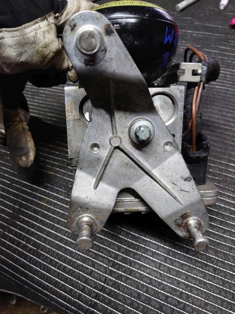 фото №7, Штекер насоса abs sbc mercedes e-klasa w211