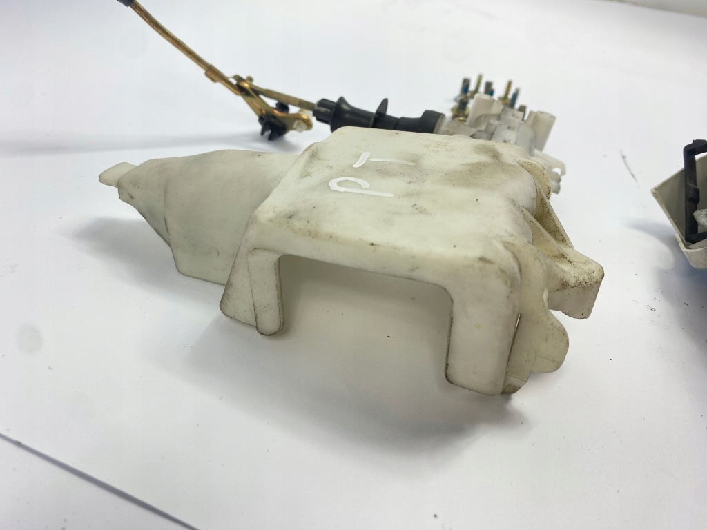 Купить Замок дверь задний  комплект  задний правый пассажира mercedes w124 sedan kombi