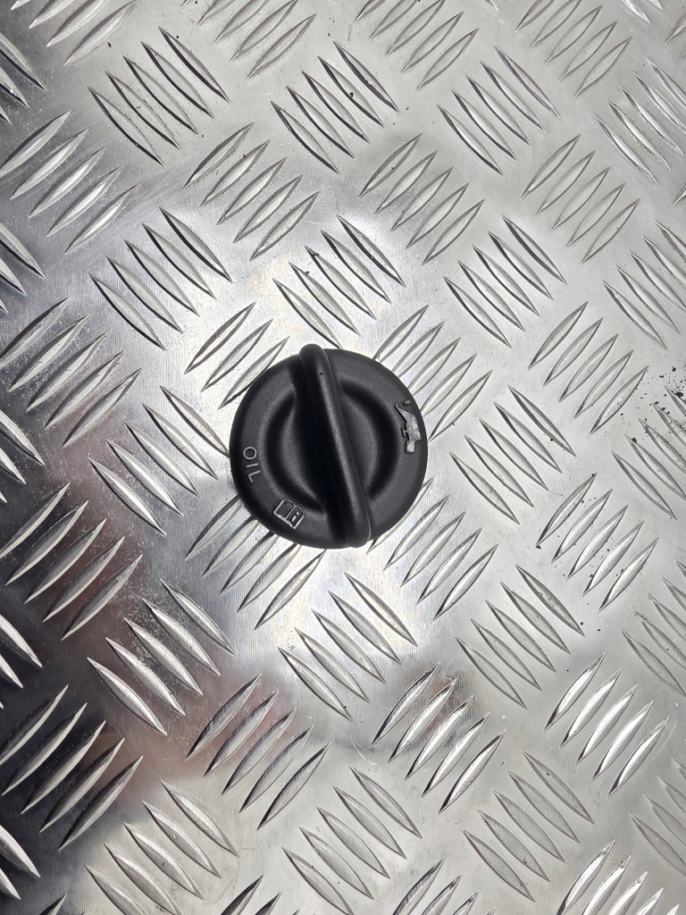 фото №1, Кришка заливної оливи insignia astra 2.0 cdti a20dth