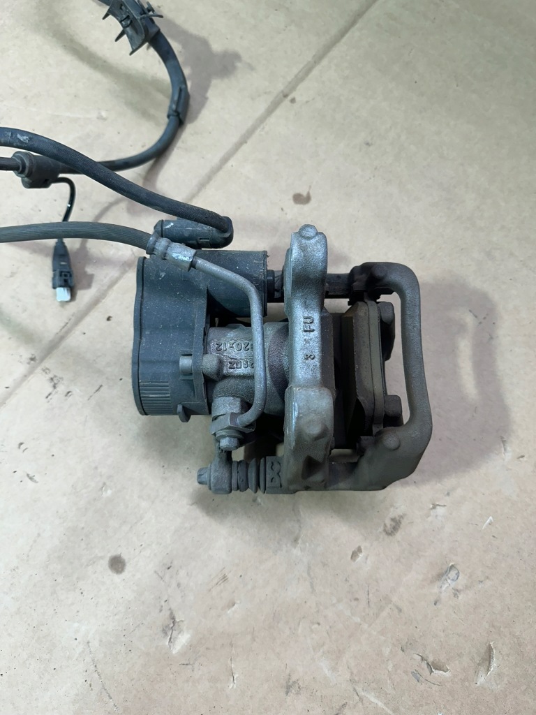 фото №15, Суппорт тормозной левый задняя, левый задний mercedes w243, w177,w118, w247 320x12