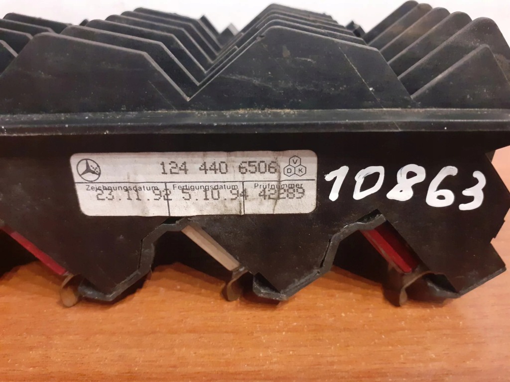 Купити Інше частини відсік двигуна mercedes-benz e w124 1245402050 1993