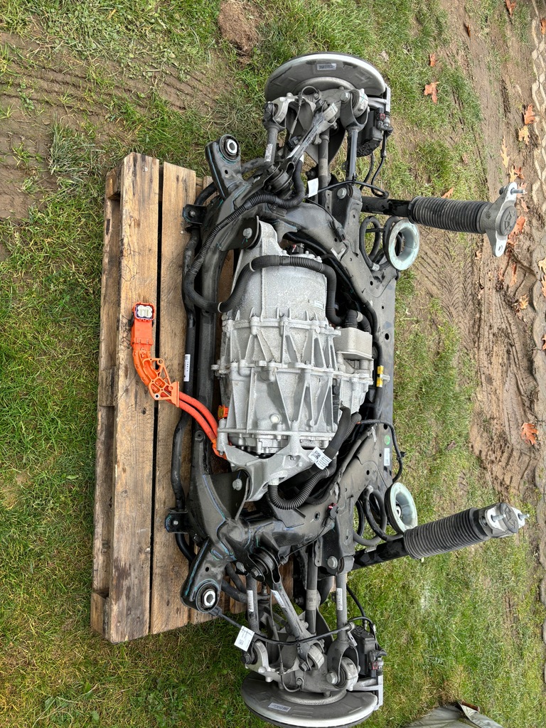 фото №8, Tesla y 2023 подрамник задняя рычаги поворотный кулак суппорты приводной вал rwd