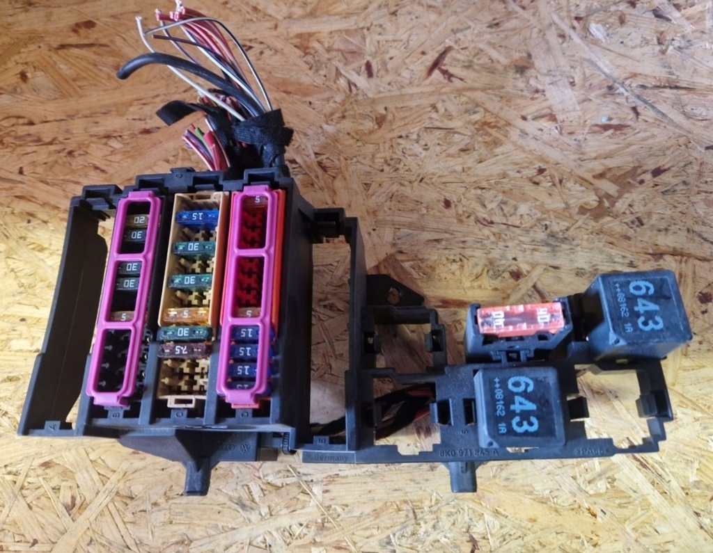 фото №1, Audi a4 b8 коробка предохранителей 8k0971845a