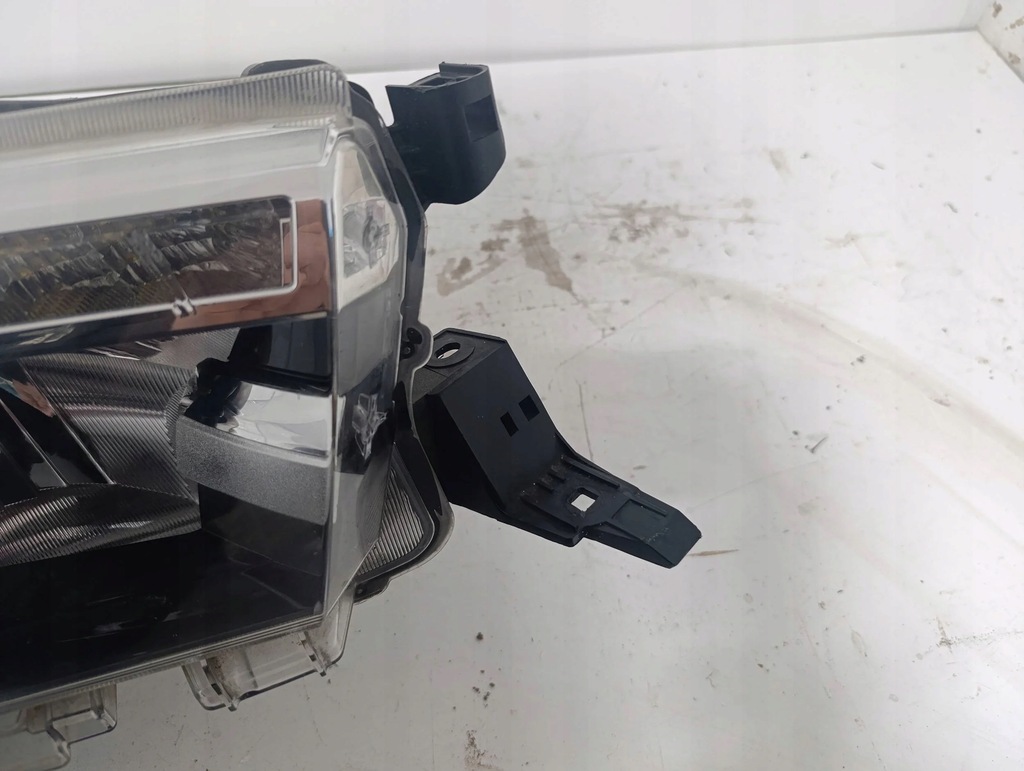 фото №10, Лампа правая передняя toyota hilux viii 8 full led 15-20