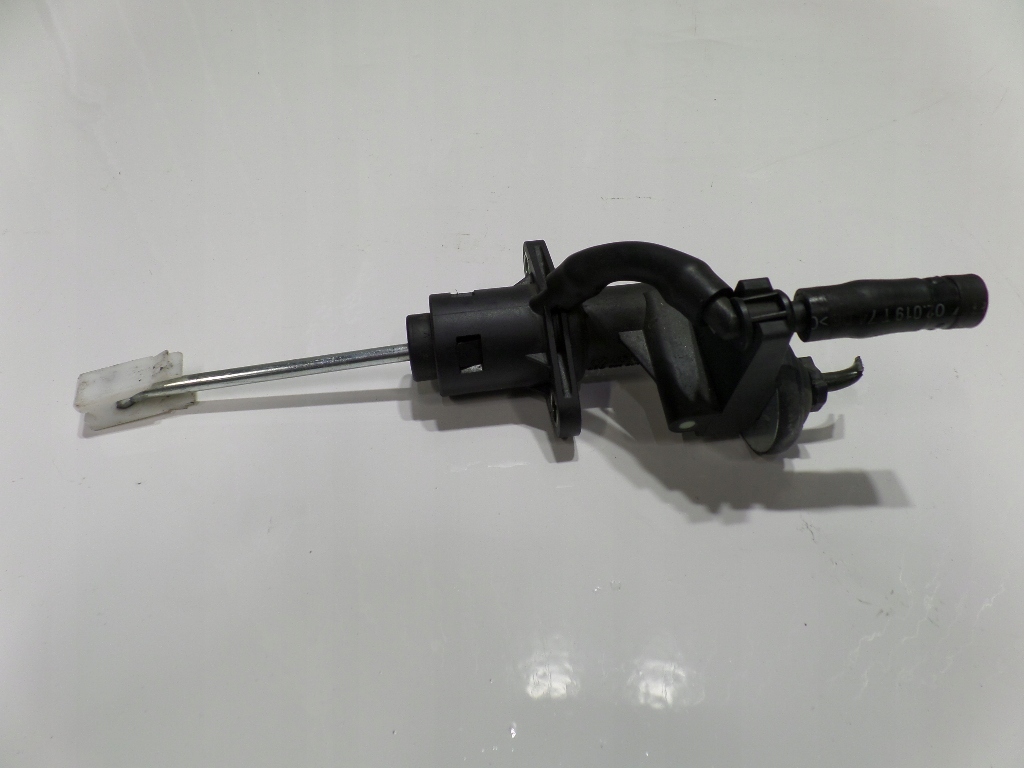 фото №1, Audi a4 b7 помпа зчеплення 8e2721401ac