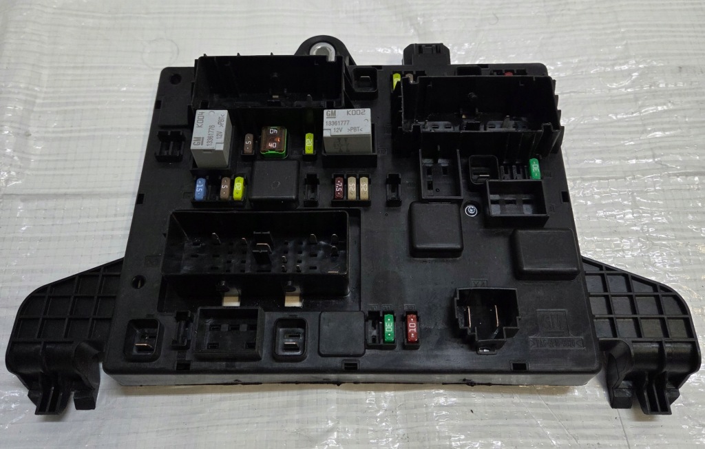 Купити Opel astra j iv коробка запобіжників 13368652