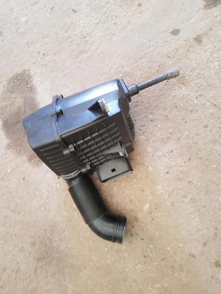 фото №3, Корпус фильтра воздуха воздухозаборник труба ловушка 6r0129607c skoda rapid 1.2 tsi