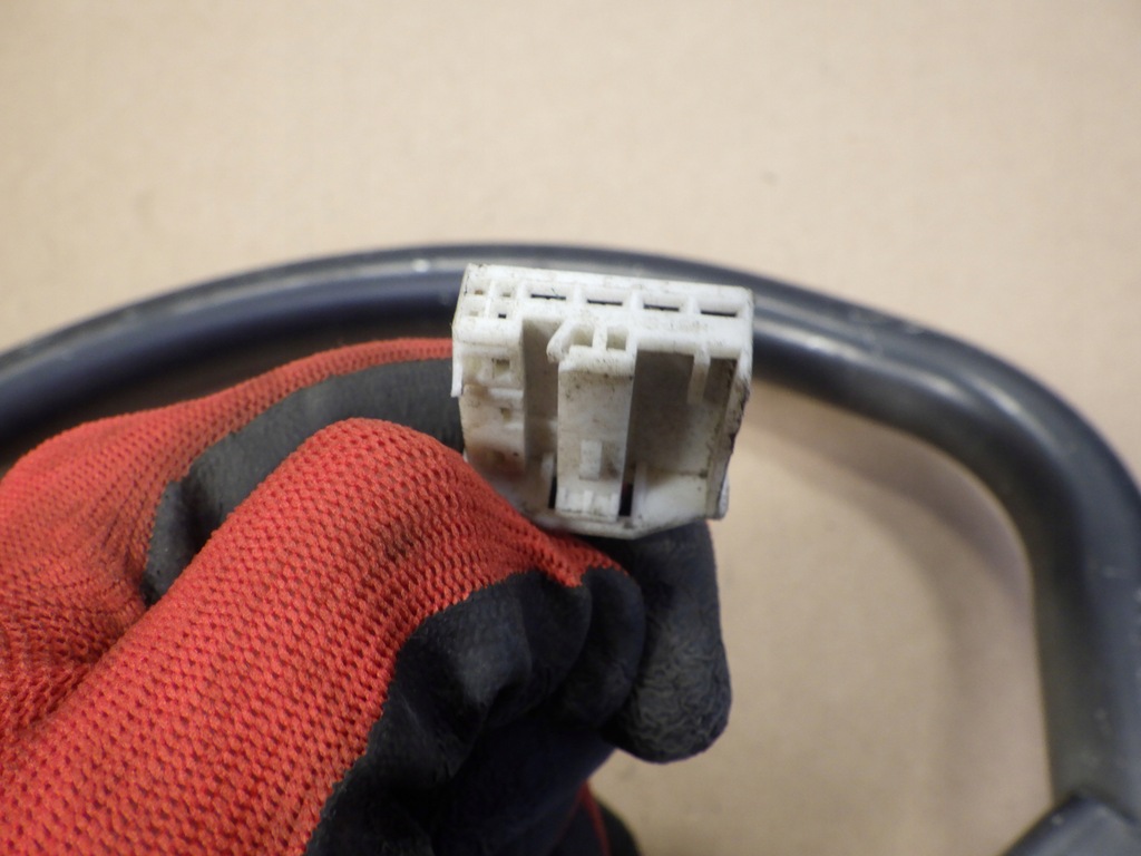 фото №10, Bmw 7 f01 f02 f04 петля амортизатор крышки задняя