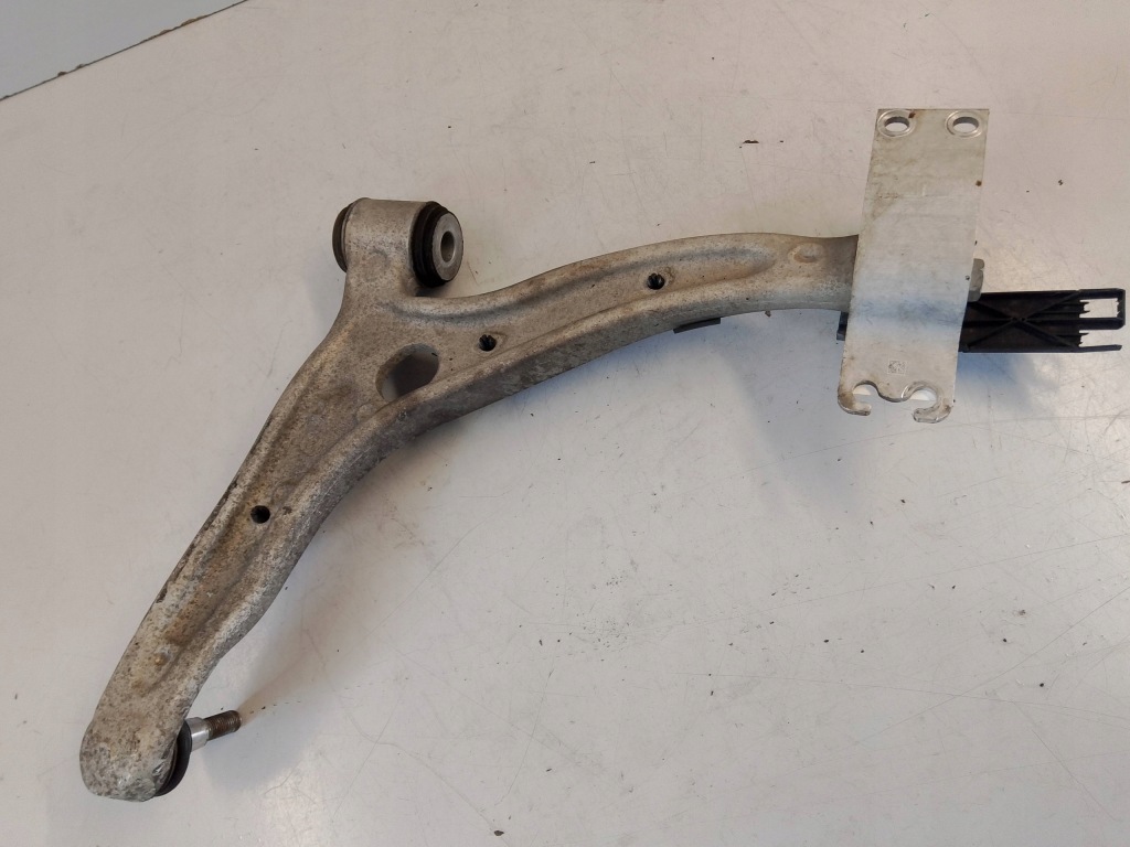 Купить Mercedes w176 рычаг нижний a2465463080