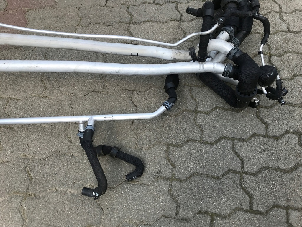 фото №3, Audi r8 5.2 труба шланг wody жидкость 4s0819270d