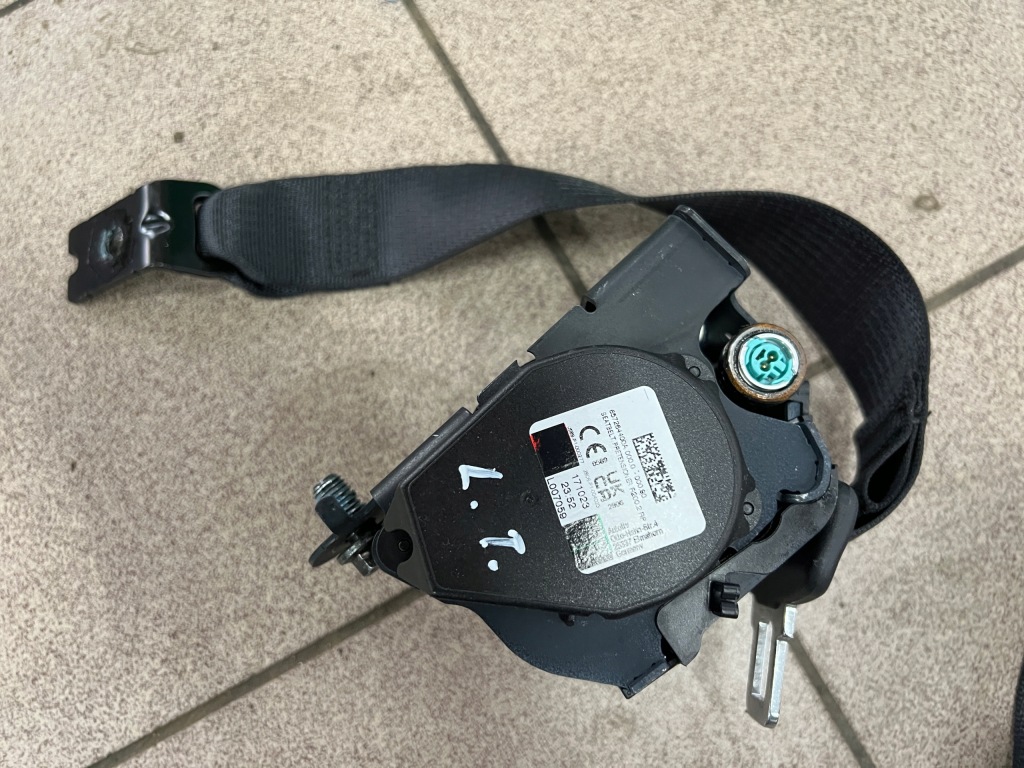 Купить Tesla model 3 y 20- ремень безопасности левый задний  задний