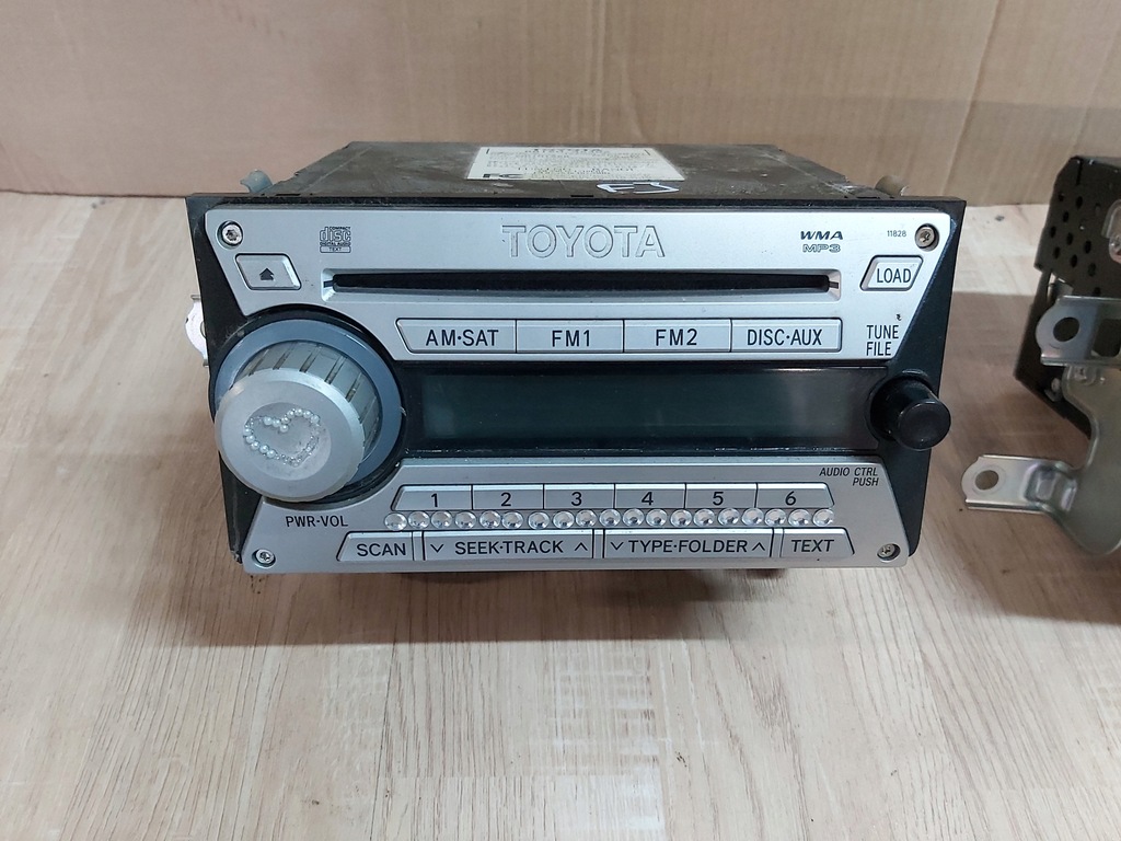 фото №1, Toyota fj cruiser радио cd оригинал 86120-35382