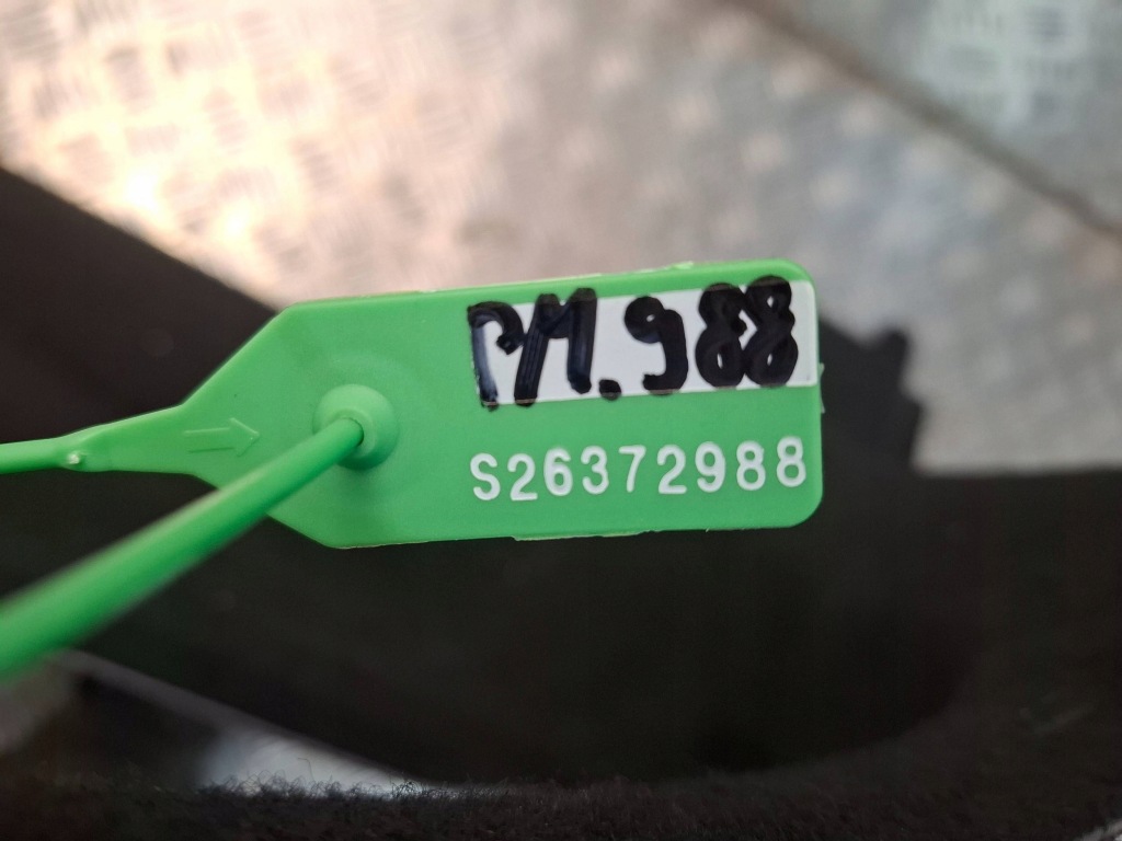 Оббивка обшивка багажника лівий задній a1766903800 mercedes w176 lift amg Недорого