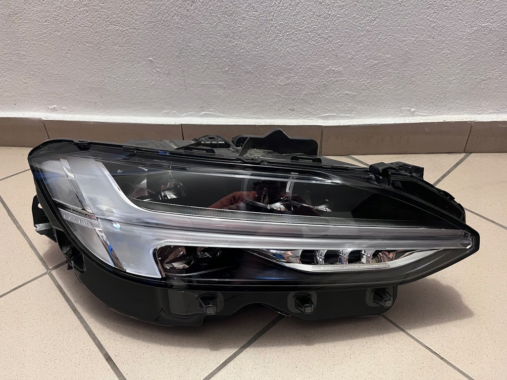 фото №1, Лампа передня перед права volvo v90 v-90 s90 s-90 full led