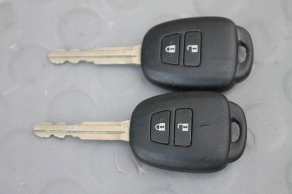 фото №4, Замок запалювання + 2 ключі toyota verso-s 10-15