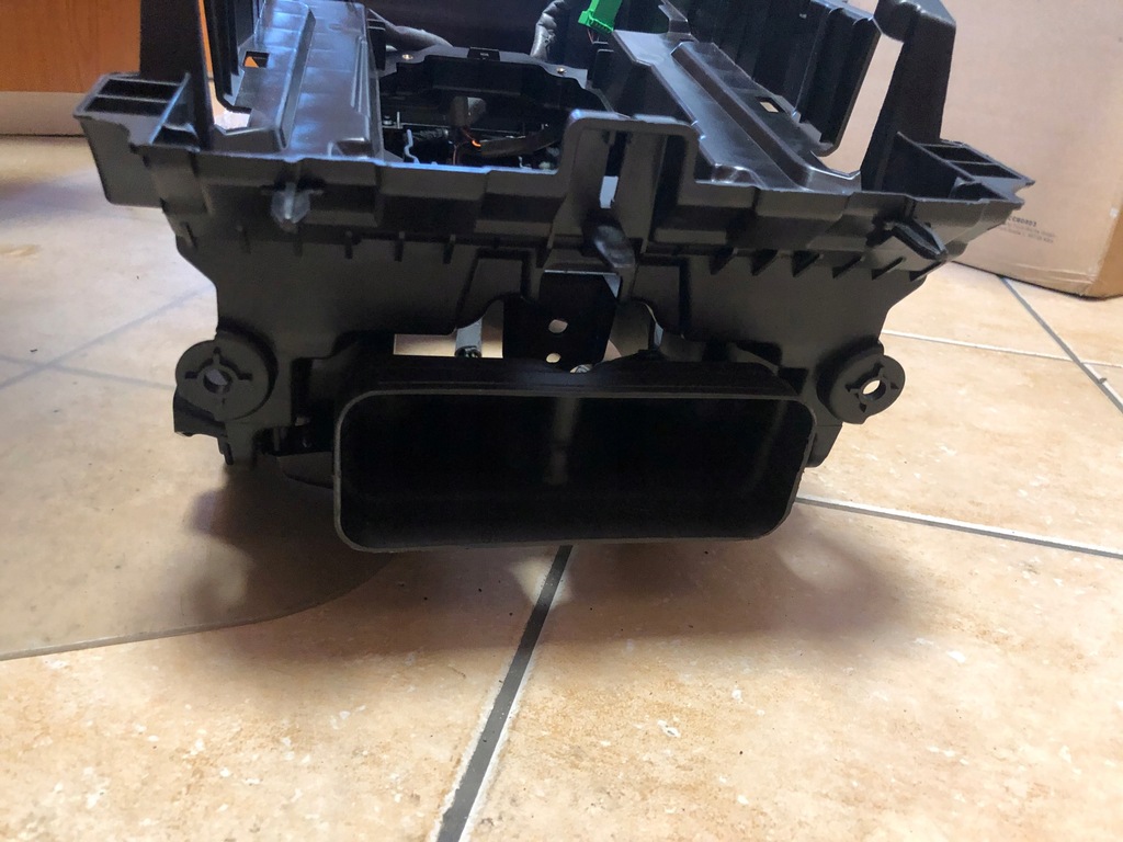 фото №11, Jaguar f-pace тунель середній hk83-045j40-a