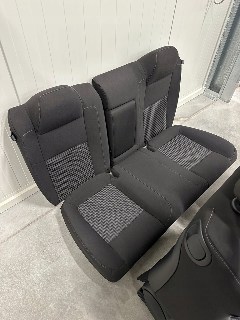 фото №12, 2015-2023 challenger srt scat pack сиденья ковшеобразные с подогревом заднее сиденье