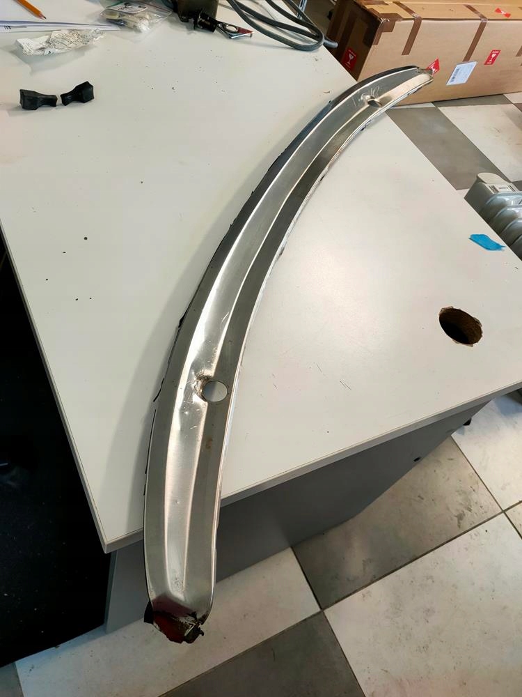 Молдинг широкая nadszybia передний mercedes 107 кабриолет Оригинал