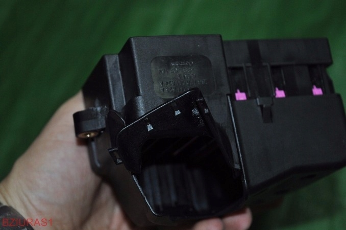 Купити Коробка запобіжників vw touareg рестайлінг  7p0941828a