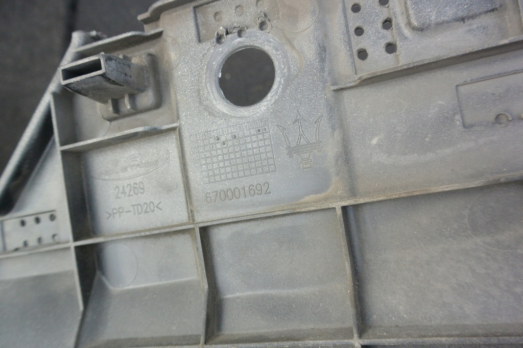 фото №7, Кронштейн верхній бампера maserati quattroporte