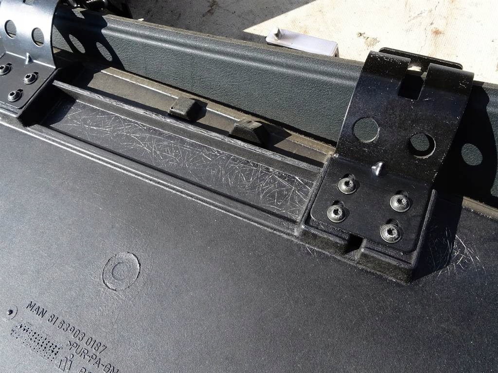 фото №7, Бардачок верхний man tga 18.430