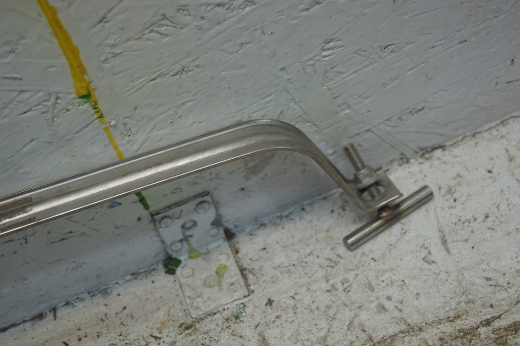 фото №9, Хомут кронштейн бака aston martin db11