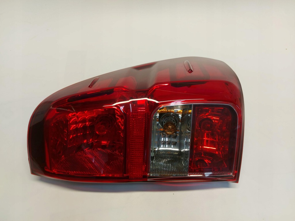 фото №1, Toyota hilux viii 8 лампа правий задня