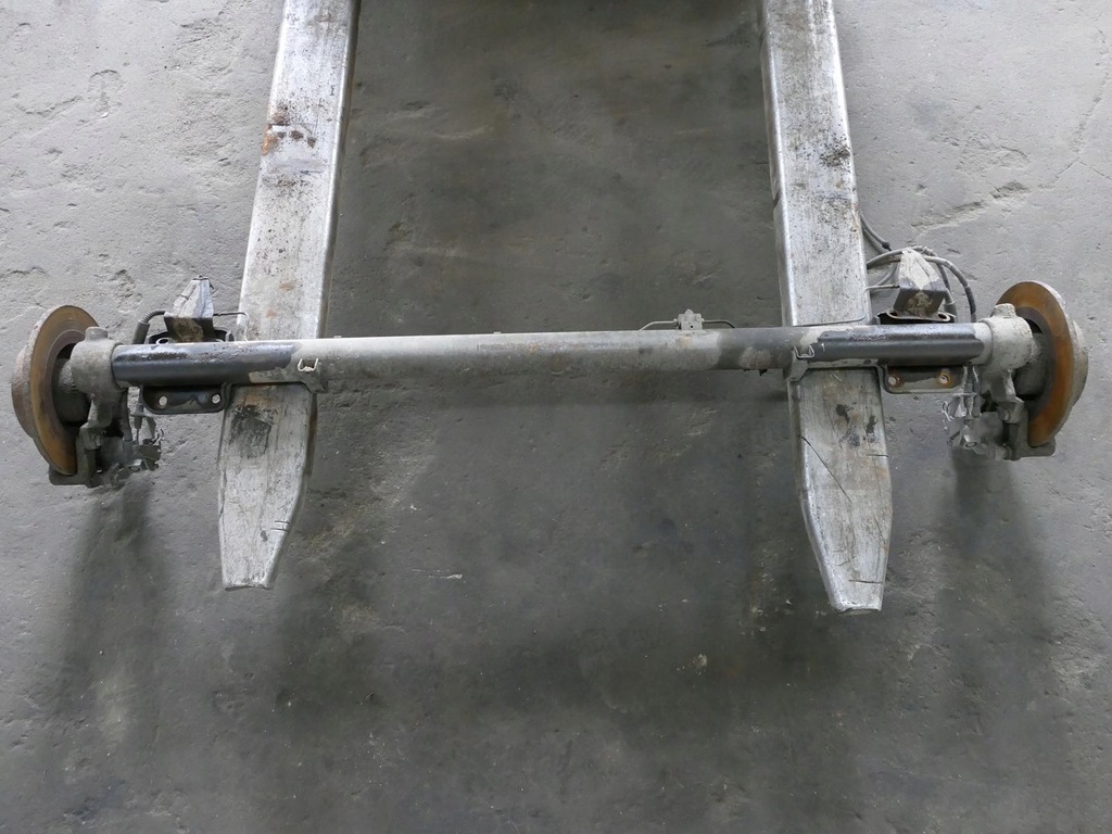 фото №1, Renault master ii 1.9 dti oś ступица диск суппорт задняя балка задняя