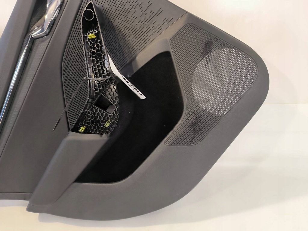 фото №1, Обшивка левый задняя 5e6867023k skoda octavia iv