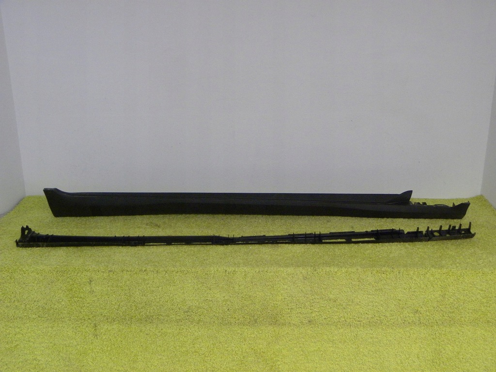 фото №1, Порог накладка правая mercedes gle кронштейн идеальное состояние оригинал