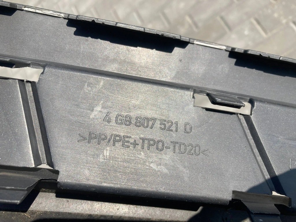 фото №9, Audi a7 s7 4g молдинг спойлер диффузор накладка бампера задняя 4g8807521d