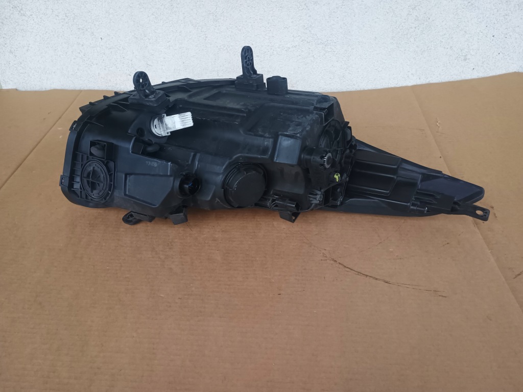 Фара перед передняя левая или правый  hyundai i40 рестайлинг  15- линза led 8 pin Оригинал