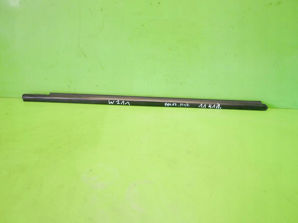 фото №1, Молдинг ущільнювач права перед mercedes w211 sedan